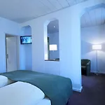 ホテル クローネ トゥーン